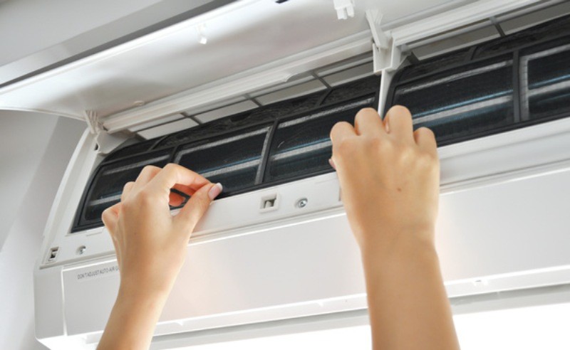 Các bước vệ sinh máy lạnh chảy nước