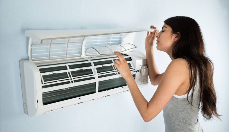 Cách vệ sinh máy lạnh chảy nước