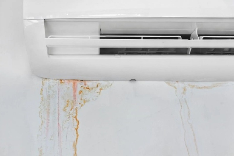 Máy lạnh chảy nước