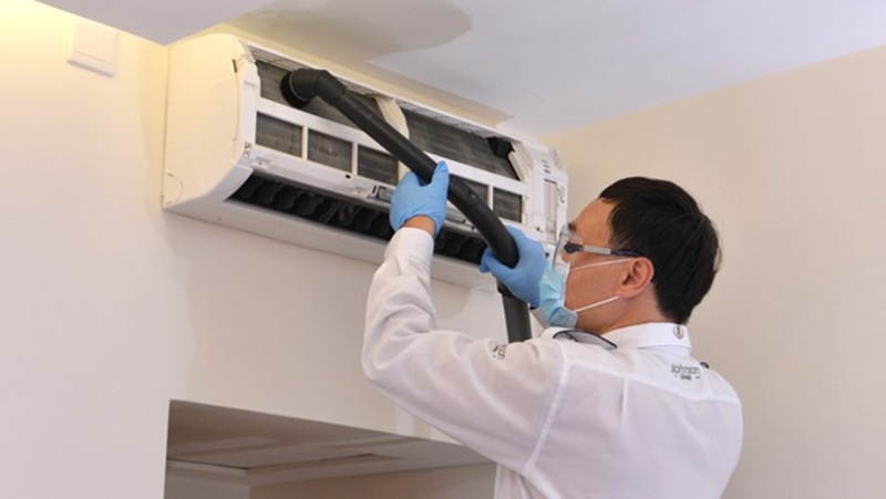 Vệ sinh máy lạnh chảy nước