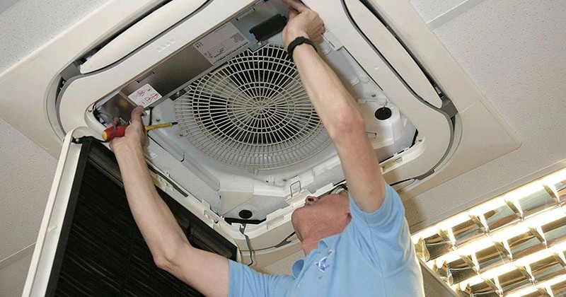 Vệ sinh máy lạnh âm trần tại nhà