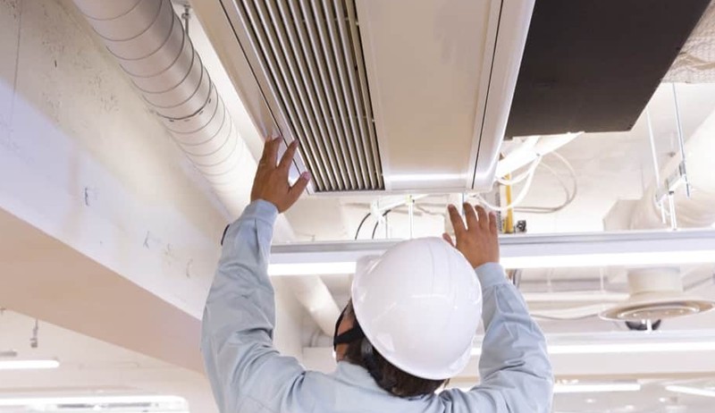 Vệ sinh điều hòa áp trần tại nhà