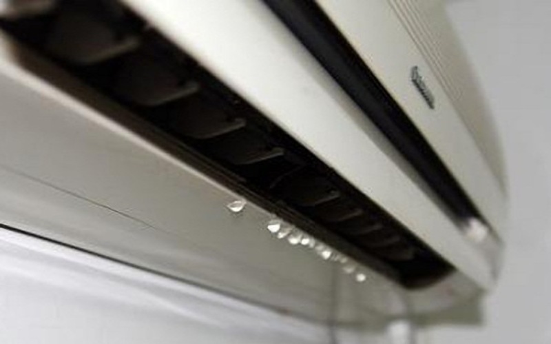 Máy lạnh bị chảy nước: Nguyên nhân & cách vệ sinh hiệu quả