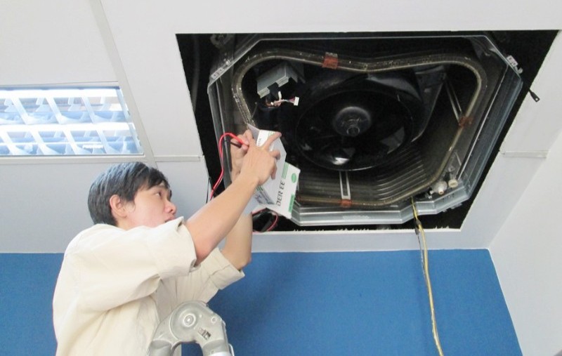 Vệ sinh máy lạnh âm trần chuẩn kỹ thuật, tiết kiệm điện năng